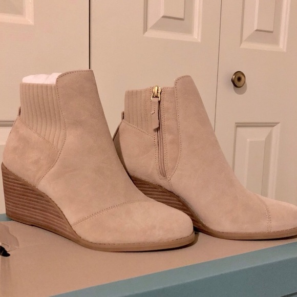 TOMS Suede Wedge Fall Bootie Taupe Beige Tan, Sizes 8 and 9 - Picture 2 of 7